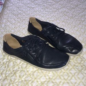 Navy vivobarefoot